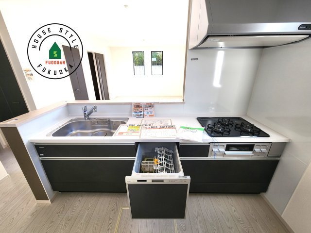 春日市一の谷5丁目第2-4棟（3号棟）のキッチン|キッチン。グリル・食器洗い乾燥機・浄水器も完備。