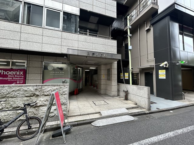 スヂノビルの駐車場