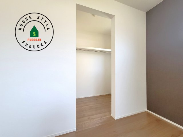 春日市天神山4丁目第1-1棟（1号棟）の内観：施工例|洋服や大きな荷物が多い方や人数の多いご家族などは、一般的なクローゼットよりもウォークインクローゼットのほうが使い勝手が良いです。