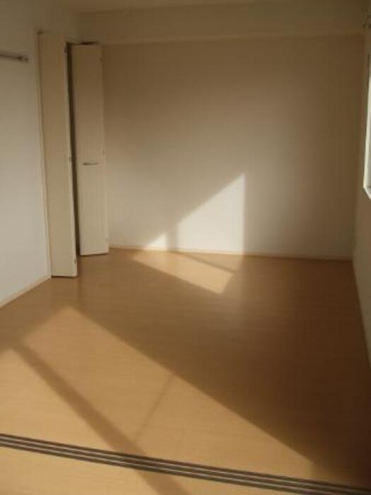 ブリーズの居間・リビング|明るい室内です☆