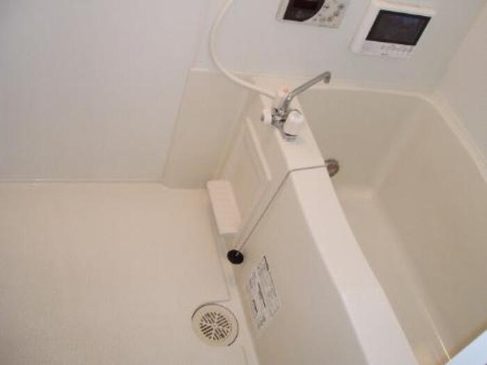 ブリーズの浴室|追い焚き機能付きのお風呂です★