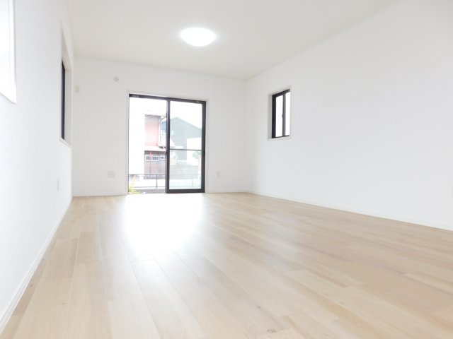 海部郡大治町大字西條字笠見立の中古一戸建の居間・リビング|◇リビング◇　　南面で明るいリビング約１５．０帖　陽当り良好で明るいリビングには自然と家族が集まります♪　（２０２５年７月リフォーム済）