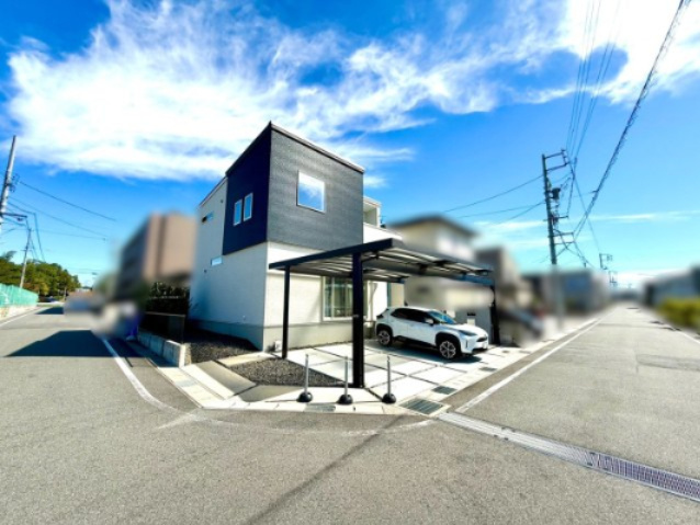 日進市浅田町上納戸建の前面道路含む現地写真|令和3年11月築　駐車場3台分有