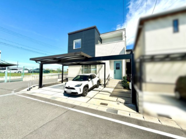 日進市浅田町上納戸建の前面道路含む現地写真|令和3年11月築　駐車場3台分有