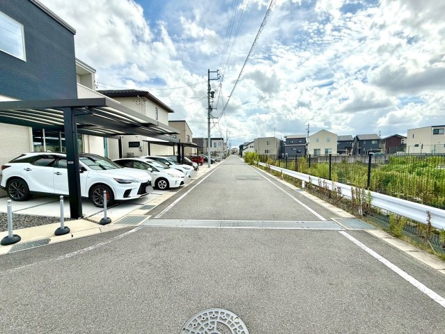 日進市浅田町上納戸建の前面道路含む現地写真