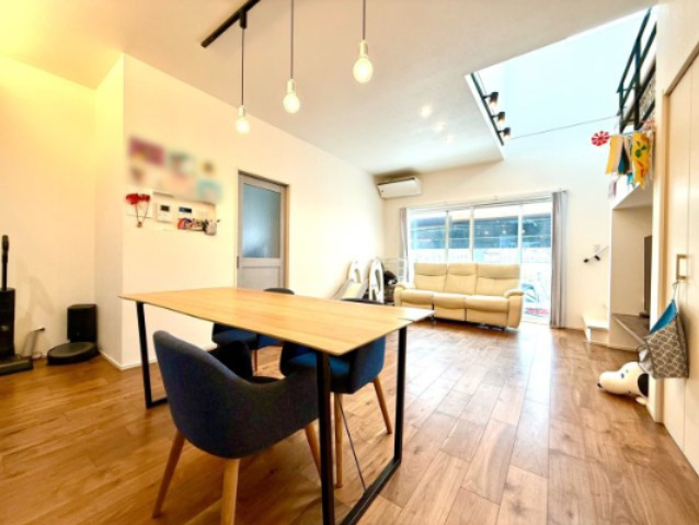 日進市浅田町上納戸建の居間・リビング|LDK約24帖