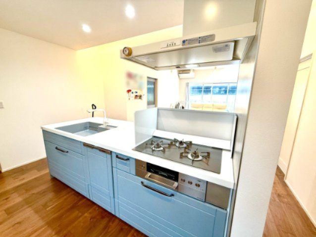 日進市浅田町上納戸建のキッチン|開放感のあるペニンシュラキッチン