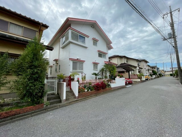東金市日吉台５丁目　中古戸建の前面道路含む現地写真