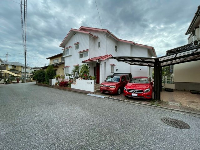 東金市日吉台５丁目　中古戸建の前面道路含む現地写真