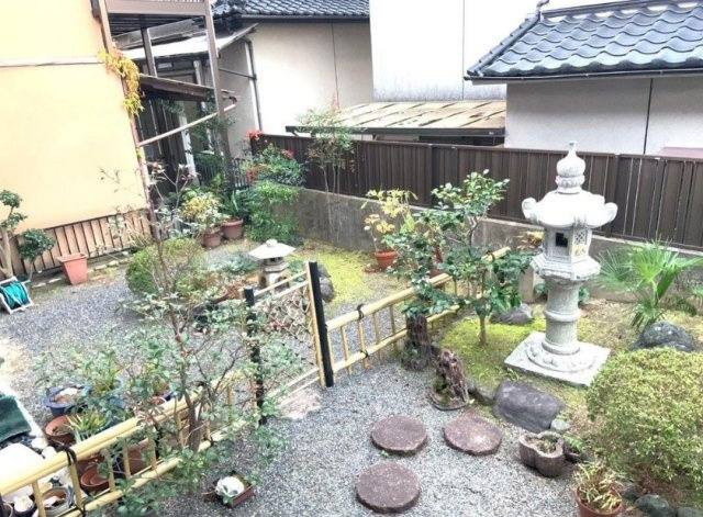 伏見区深草大亀谷東寺町の庭