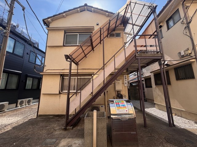 さゆり荘のエントランス