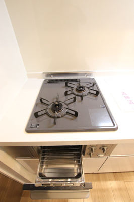 2口ガスコンログリル付きです。