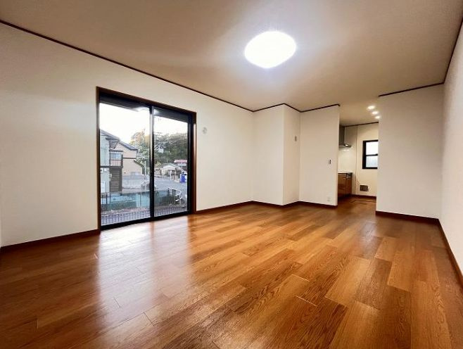 座間市栗原中央5丁目　中古戸建の居間・リビング|ゆったりとした居間です