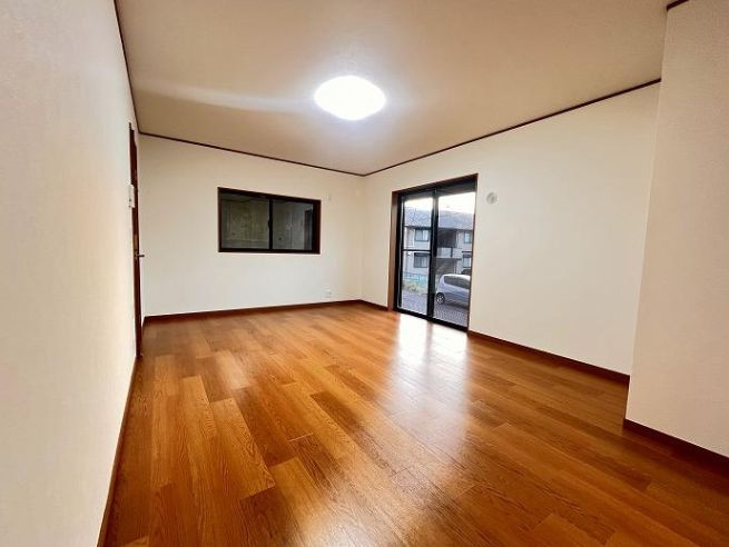 座間市栗原中央5丁目　中古戸建の居間・リビング|リビングです