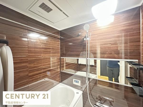 【浴室】 | ドルミ新淀川１４番館 | 浴室暖房乾燥機付きのバスルーム！
脱衣所も広く造られております！