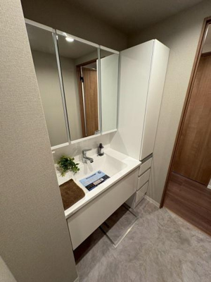 【独立洗面台】 | レクセルガーデン蒲生 | 【収納もしっかり付いていて、いつでも洗面台をきれいに保てます♪】
