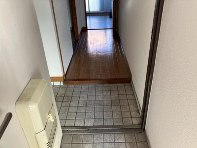 【玄関】 | シャトー三和III号館