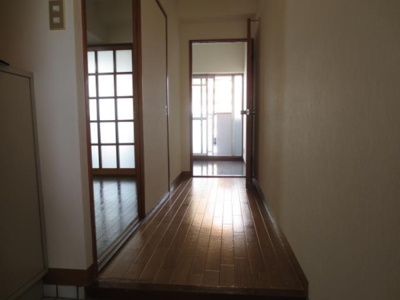 【玄関】 | シャトー三和III号館