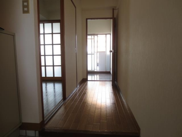 【玄関】 | シャトー三和III号館