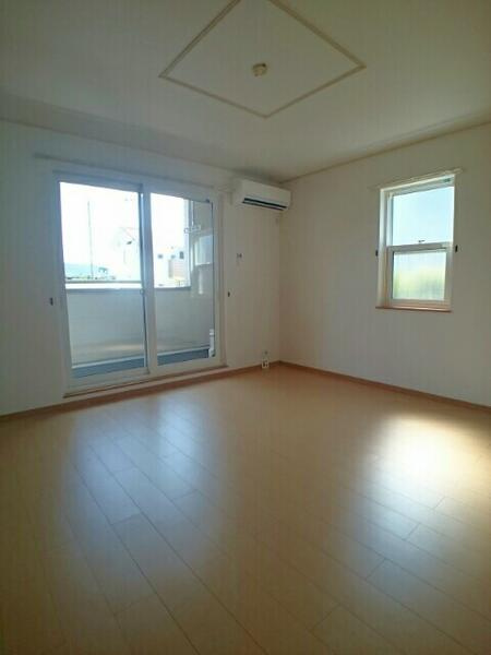 ｆｉｒｓｔ　ｏｎｅ　Ｃの居間・リビング