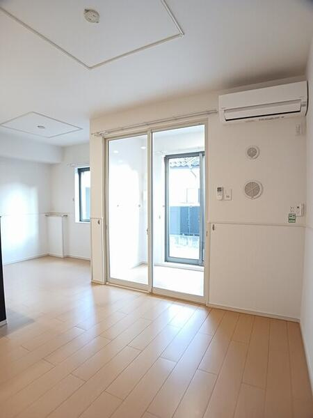 アヴニールヴィラ栂前Ｅの居間・リビング