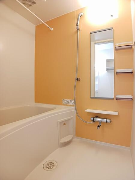 アヴニールヴィラ栂前Ｅの浴室