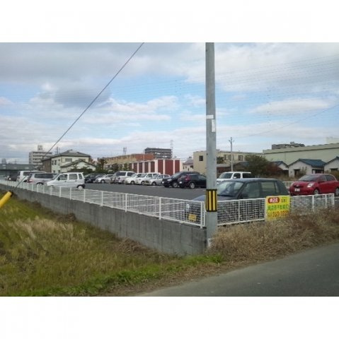 岐阜市茜部菱野３丁目の駐車場