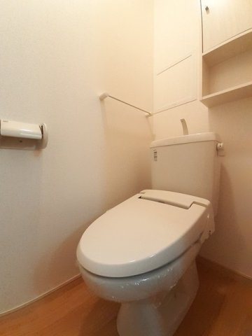 アンソレイユＢのトイレ|落ち着いた色調のトイレです