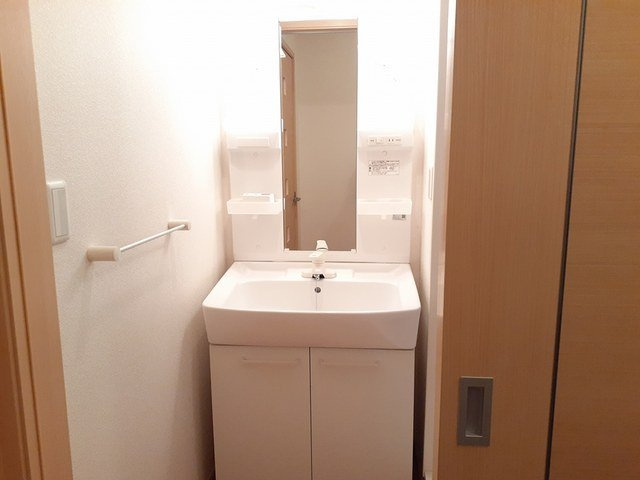 アッシュ　７の洗面所|ゆったりとスペースのある洗面所