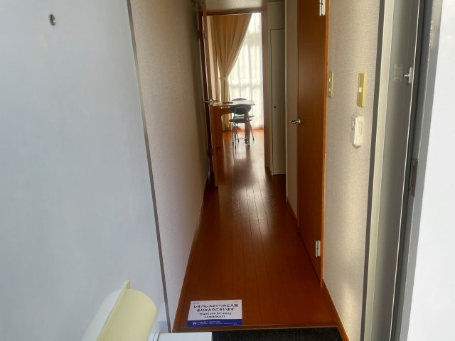 レオパレススペシャルステージＣの玄関