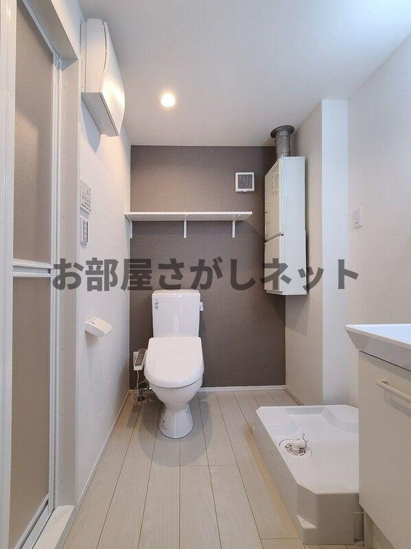 Ｃｒｏｓｓ　Ｇｒａｙ町屋【ペットと暮らせる築浅デザイナーズ／即入居可】のトイレ