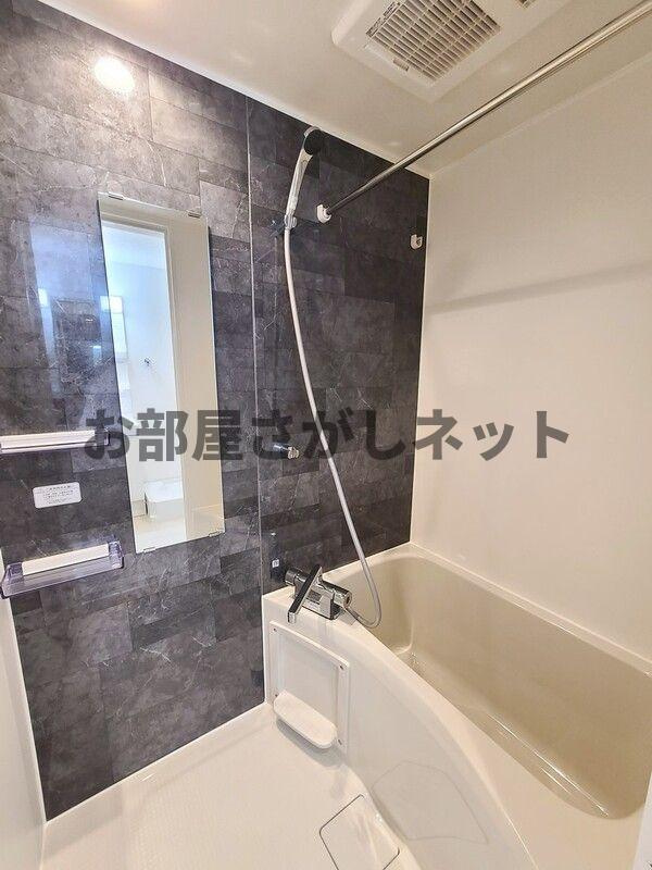 Ｃｒｏｓｓ　Ｇｒａｙ町屋【ペットと暮らせる築浅デザイナーズ／即入居可】の浴室