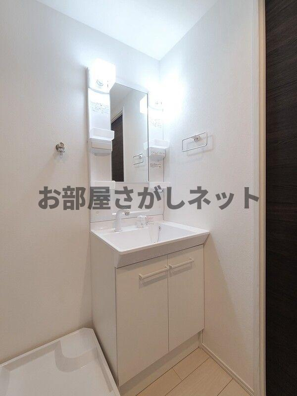 Ｃｒｏｓｓ　Ｇｒａｙ町屋【ペットと暮らせる築浅デザイナーズ／即入居可】の洗面所