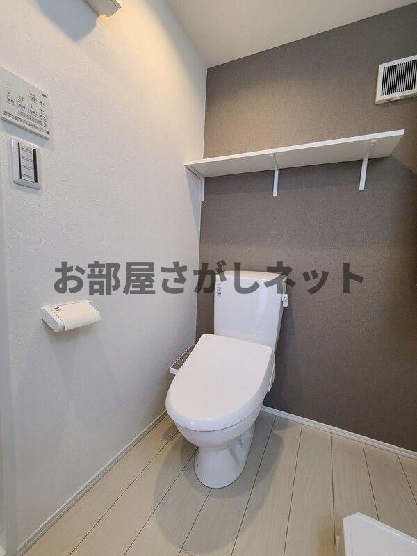 Ｃｒｏｓｓ　Ｇｒａｙ町屋【ペットと暮らせる築浅デザイナーズ／即入居可】のトイレ
