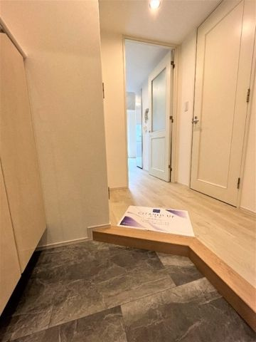 レジディア神田東の玄関