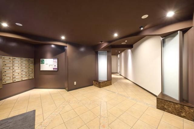 レジディア神田東のエントランス