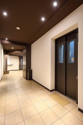 レジディア神田東のロビー