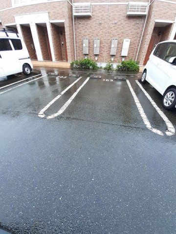 フォレストヒルズの駐車場