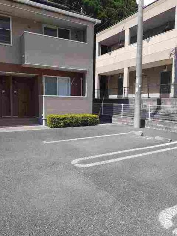 プリムローズＢの駐車場