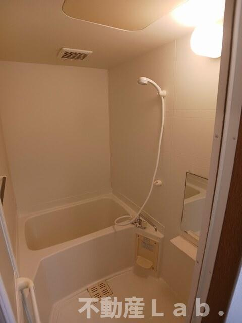 アーバン不知火Ⅵの浴室