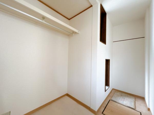 仲介手数料不要　カチタス合志市御代志　戸建て【西合志中央小・西合志中】の収納|【リフォーム中】洋室12帖の既存のクローゼットは洋室と一体化し新しいウォークインクローゼットを設置します。収納スペースはばっちり確保できます。