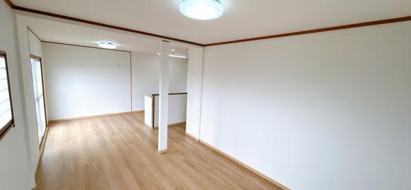 仲介手数料不要　カチタス上益城郡益城町大字辻の城【益城中央小・木山中】の洋室|１F洋室はフロア重ね張りして、クロスを張り替えました。天井・壁のクロスを貼り替えしたので、部屋全体が明るくなりました。