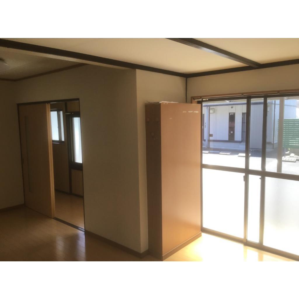 メゾネット河野（ペット）の居間・リビング|洋室