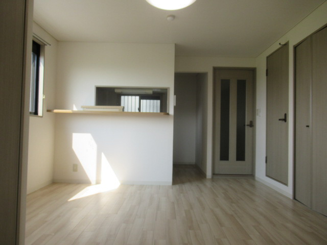 ハッピースリーヒルズの居間・リビング