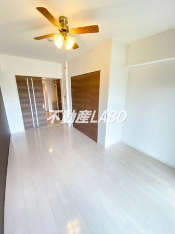 ラグゼ弁天町の洋室