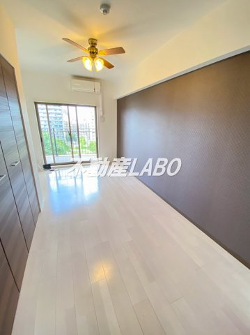 ラグゼ弁天町の寝室