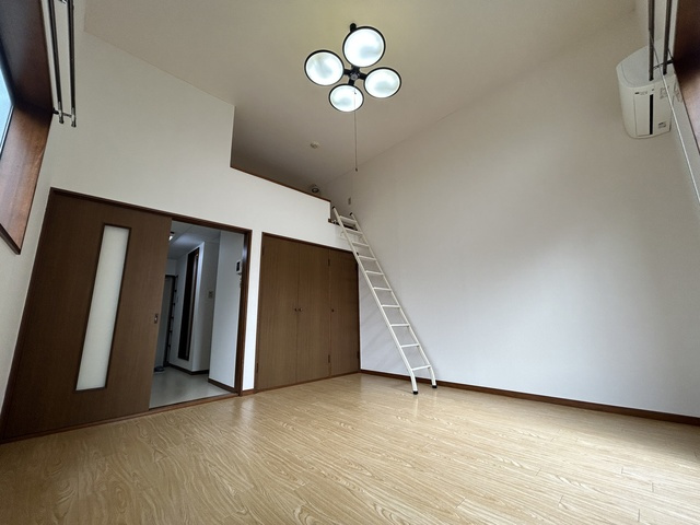 グリーンリーフ旭ヶ丘の居間・リビング