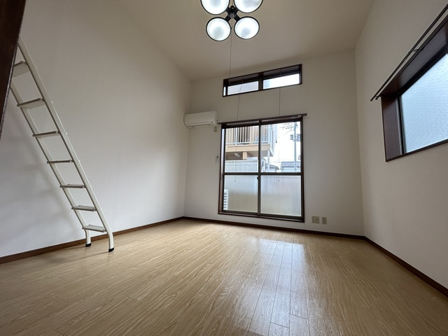 グリーンリーフ旭ヶ丘の居間・リビング