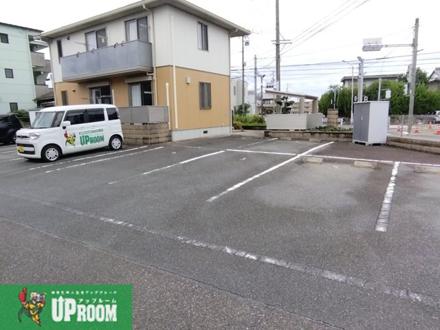 ハイホーム新宮の駐車場