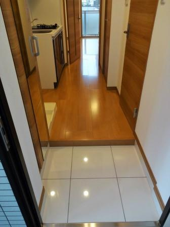 LUMEED飯田橋の玄関